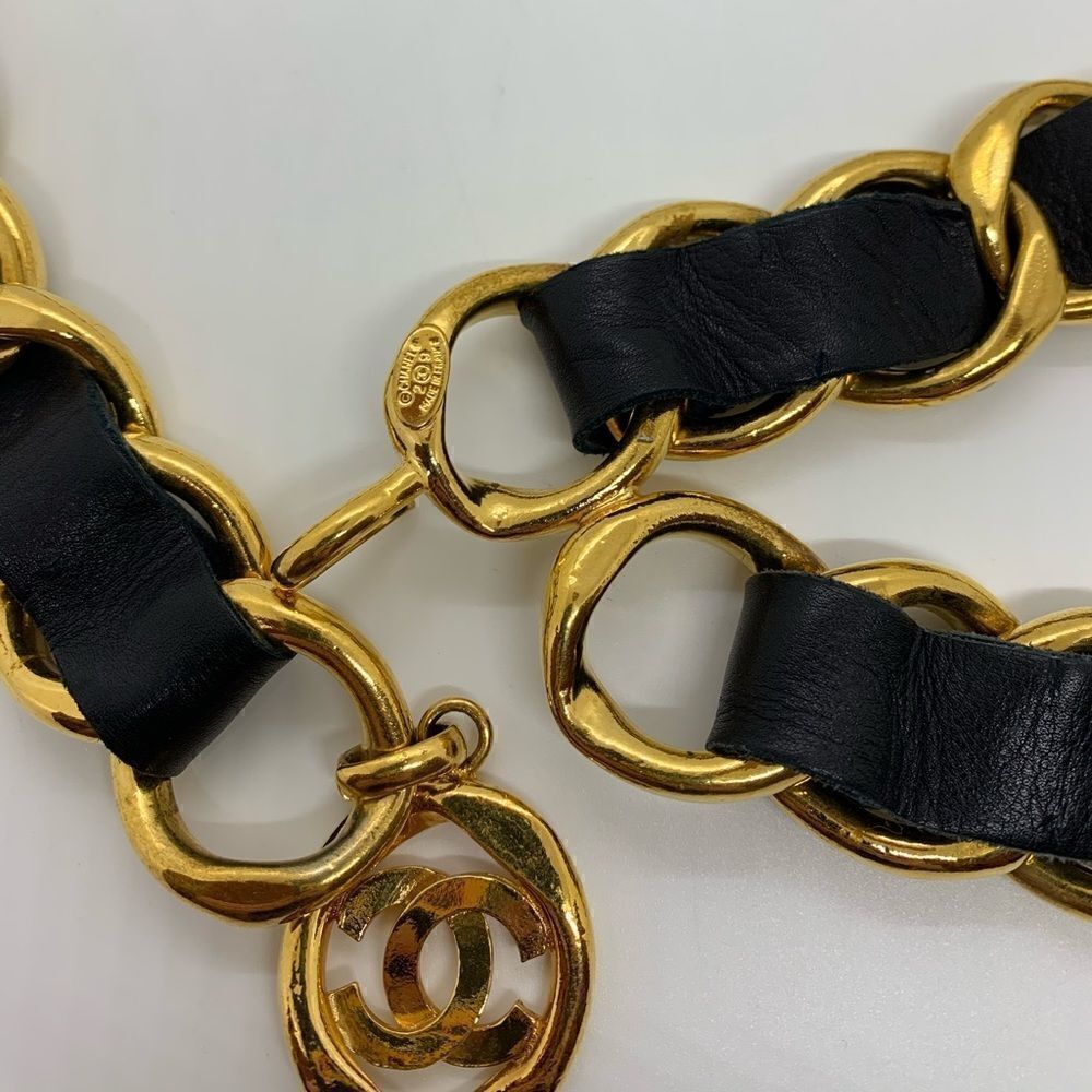 Vintage CHANEL Gold & Leather Chainlink Belt - Picture 4 of 16